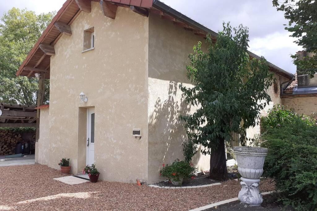 Gite Des Billaudes Thuret Kültér fotó